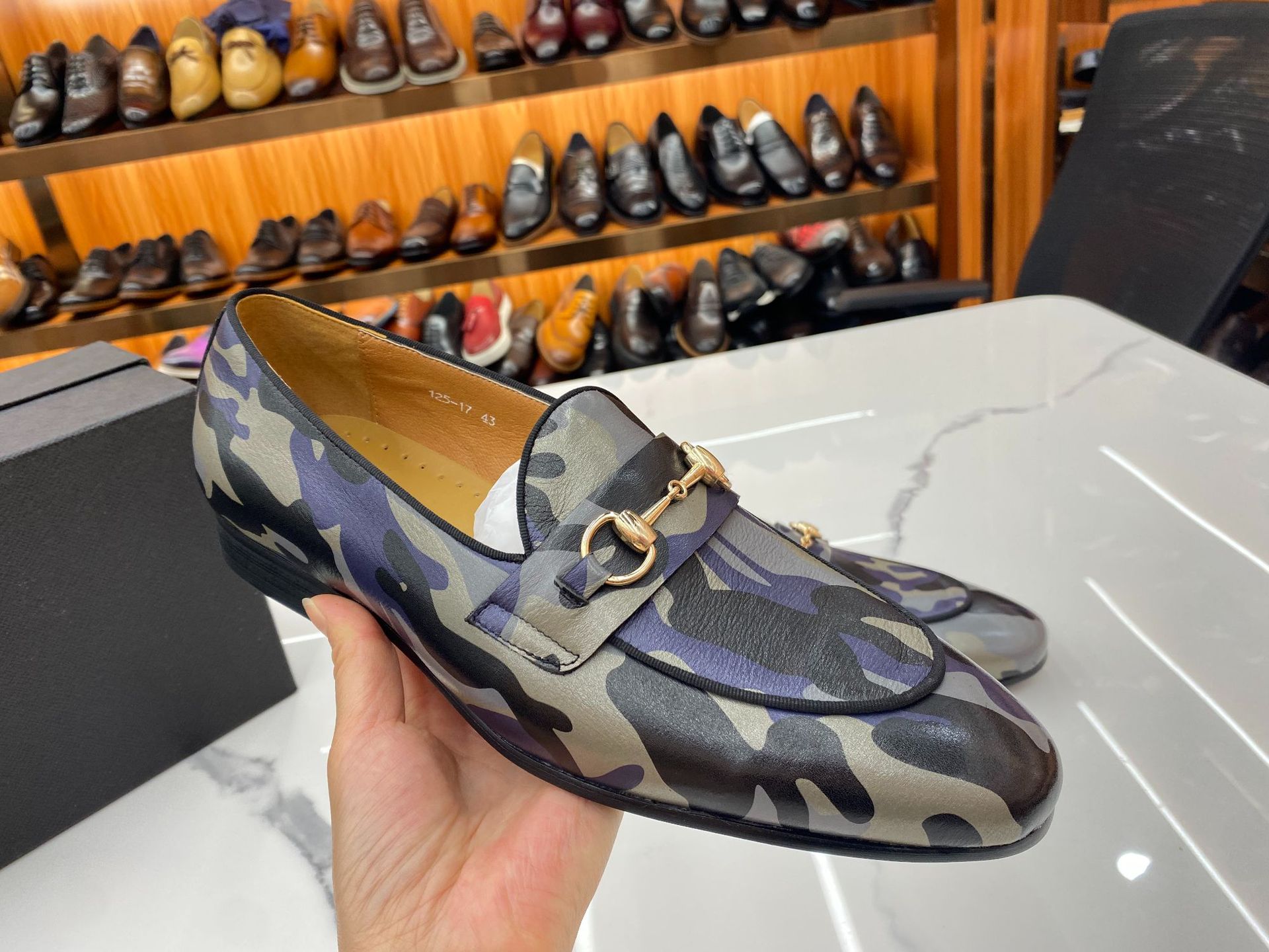 メンズフェイクレザーホースビットローファー光沢のあるクロコ型 - Men'S Shoes Crocs のレビューと価格