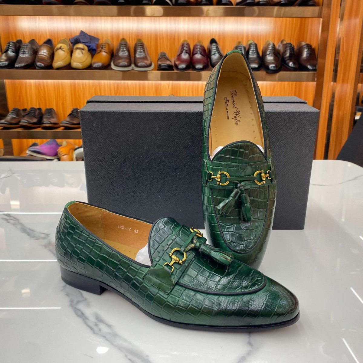 メンズフェイクレザーホースビットローファー光沢のあるクロコ型 - Men'S Shoes Crocs のレビューと価格