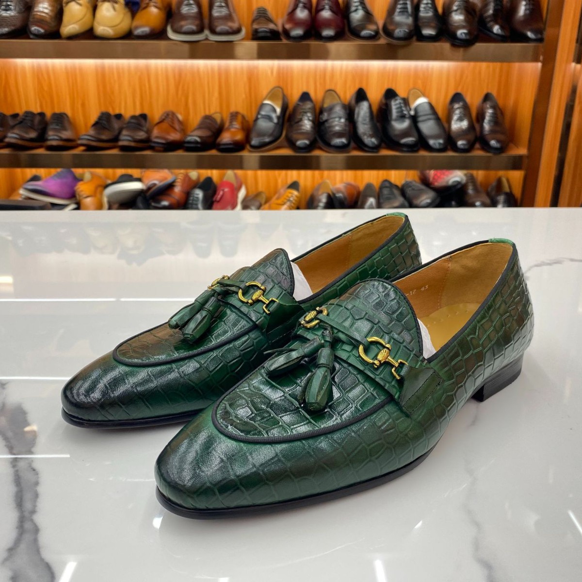メンズフェイクレザーホースビットローファー光沢のあるクロコ型 - Men'S Shoes Crocs のレビューと価格