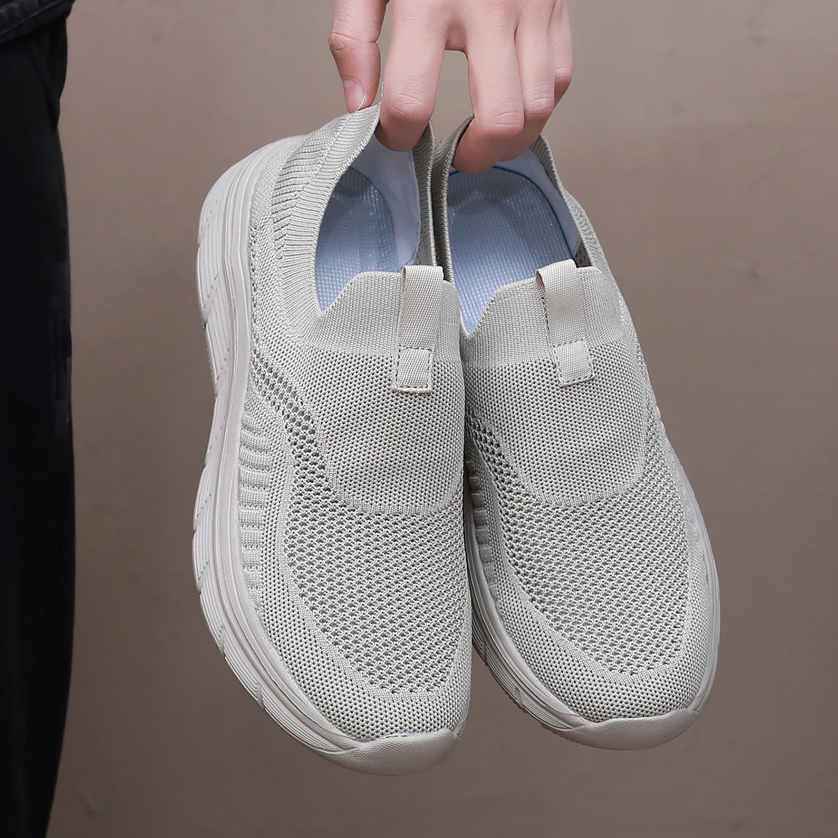 メンズウォーキングシューズ軽量呼吸カジュアルメッシュランニン - Men'S Shoes For Gym のレビューと価格