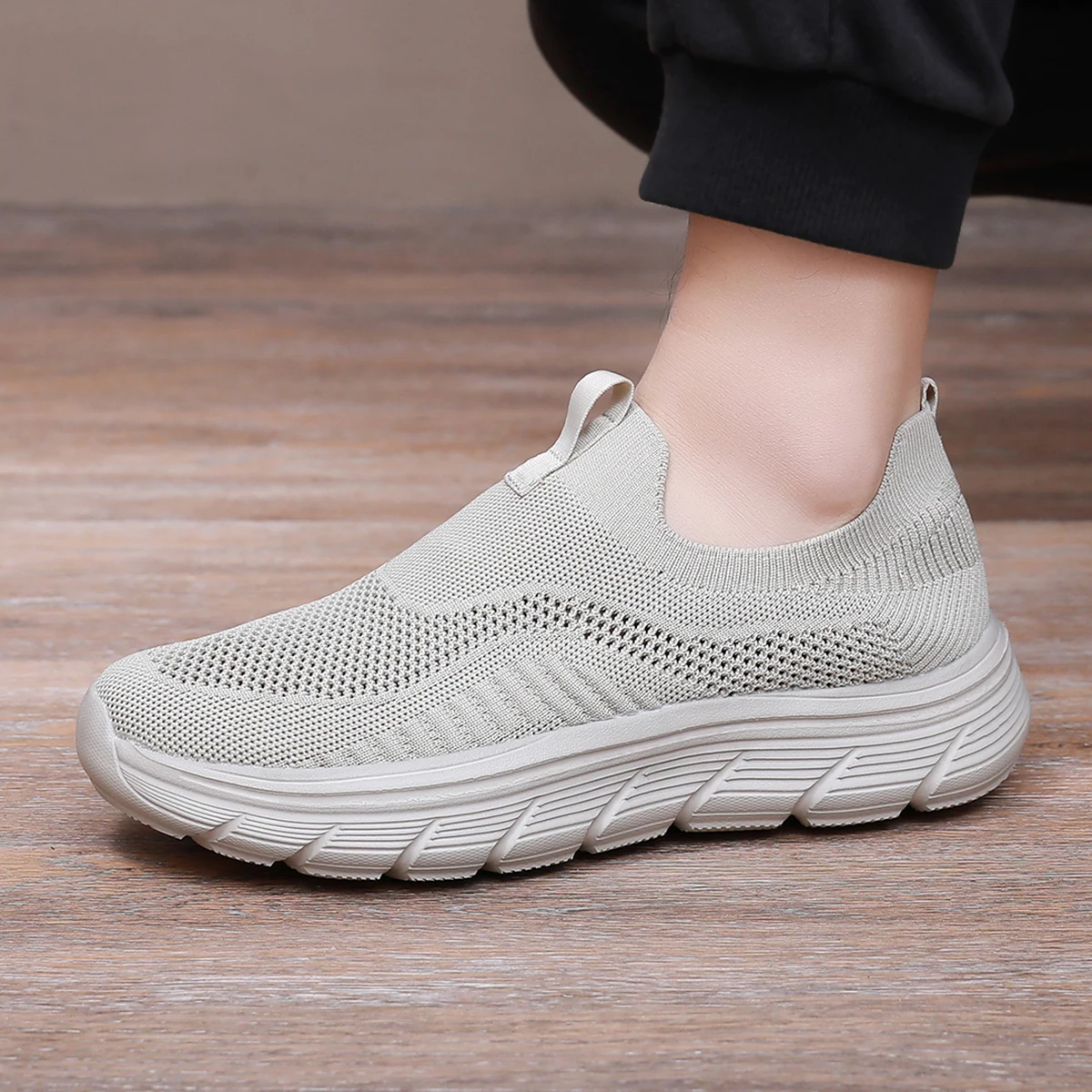 メンズウォーキングシューズ軽量呼吸カジュアルメッシュランニン - Men'S Shoes For Gym のレビューと価格