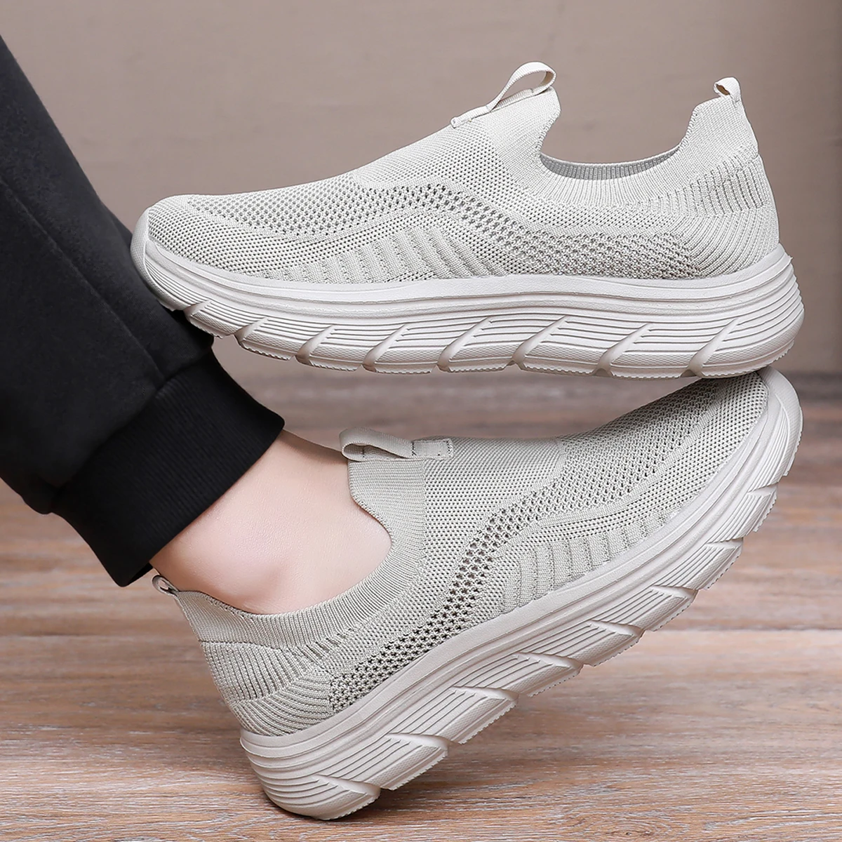 メンズウォーキングシューズ軽量呼吸カジュアルメッシュランニン - Men'S Shoes For Gym のレビューと価格